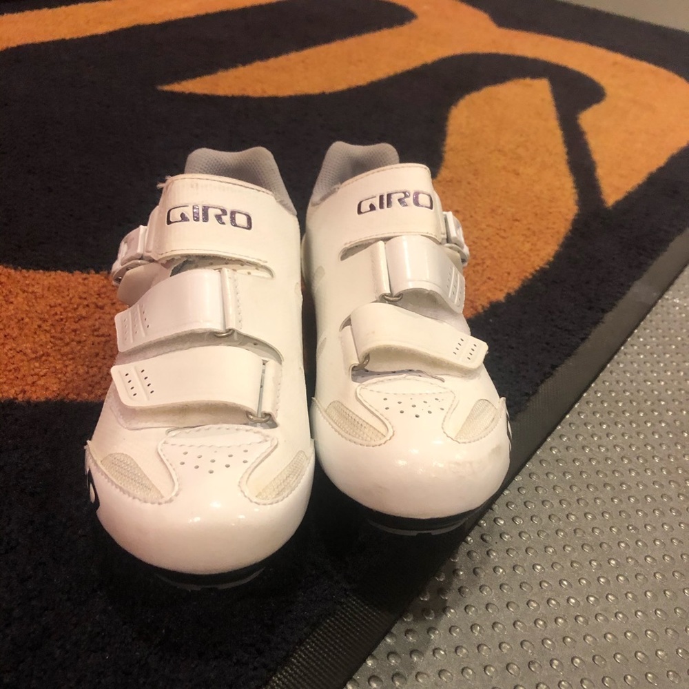 giro cycle shoes w spd clips already installed